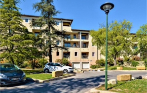Stunning apartment in Uzes with Indoor swimming pool and 2 Bedrooms